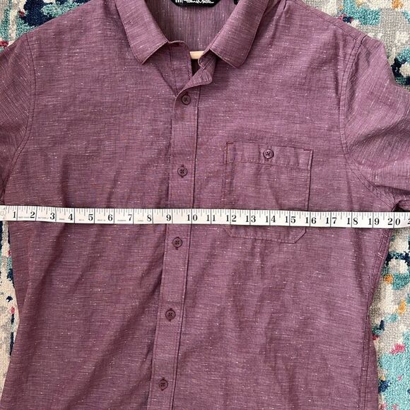 Travis Mathew Golf Button Down Cotton Shirt Size Medium - Picture 10 of 10